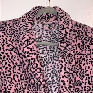 Ulta Pink & black cheetah print robe 💗🖤